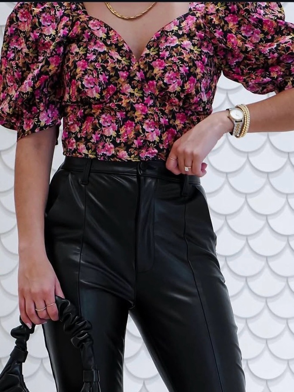 Astr Pink Floral Puff-Sleeve V-Neck Blouse